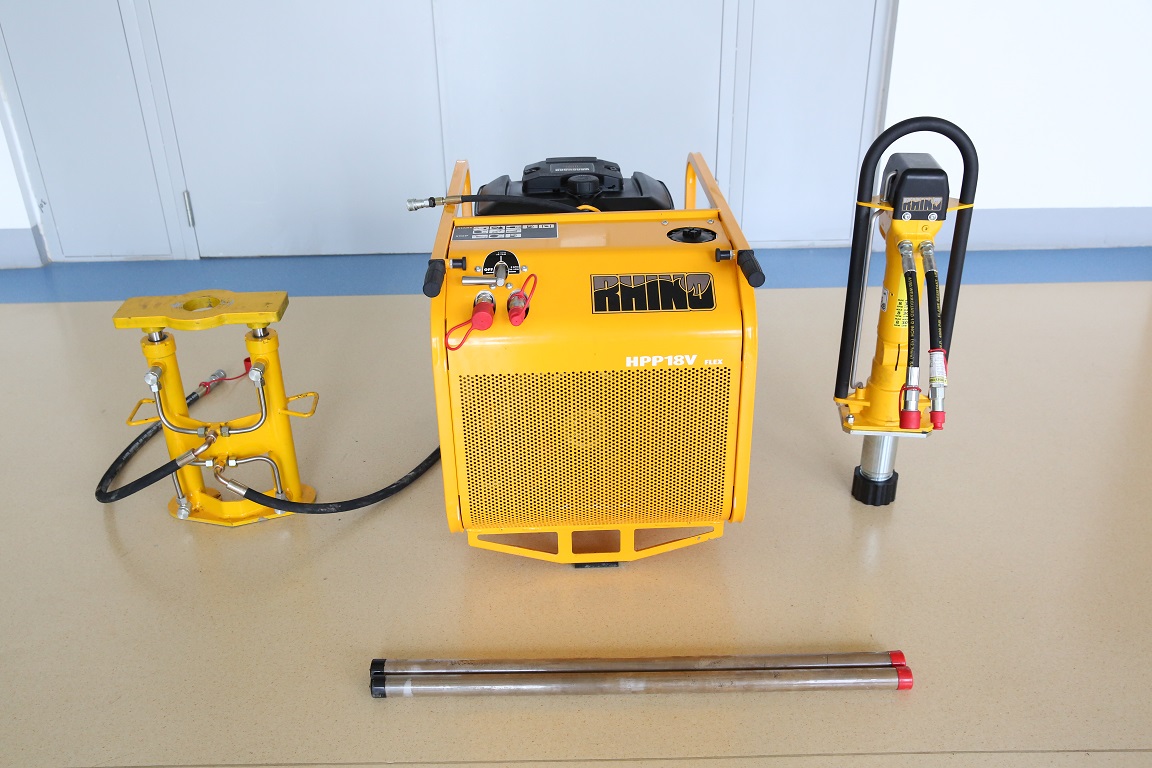 美國犀牛液壓取土鉆機(jī)2.jpg 美國犀牛液壓取土鉆機(jī)2.jpg